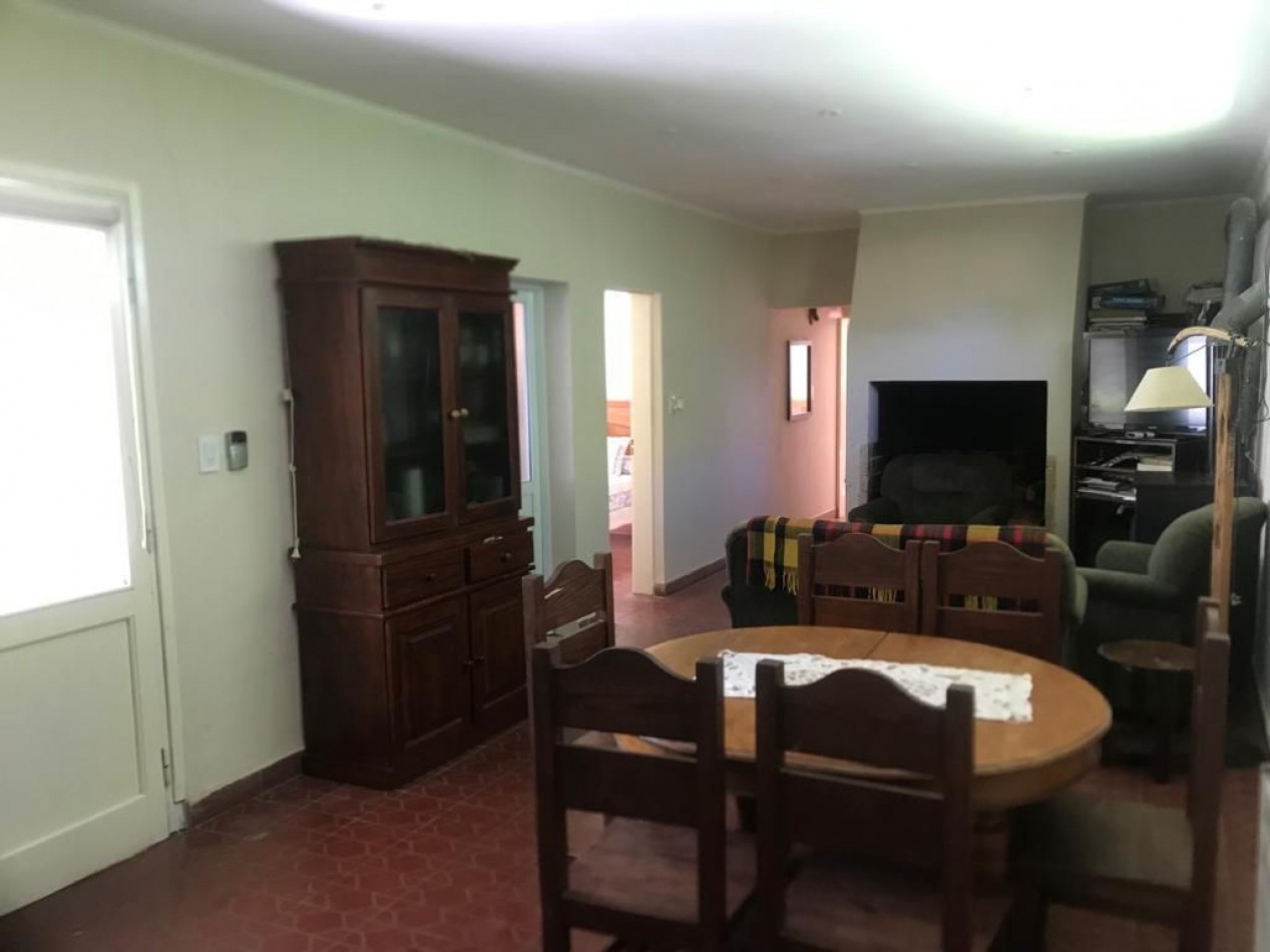 VENDE CHALET EN B. SARMIENTO