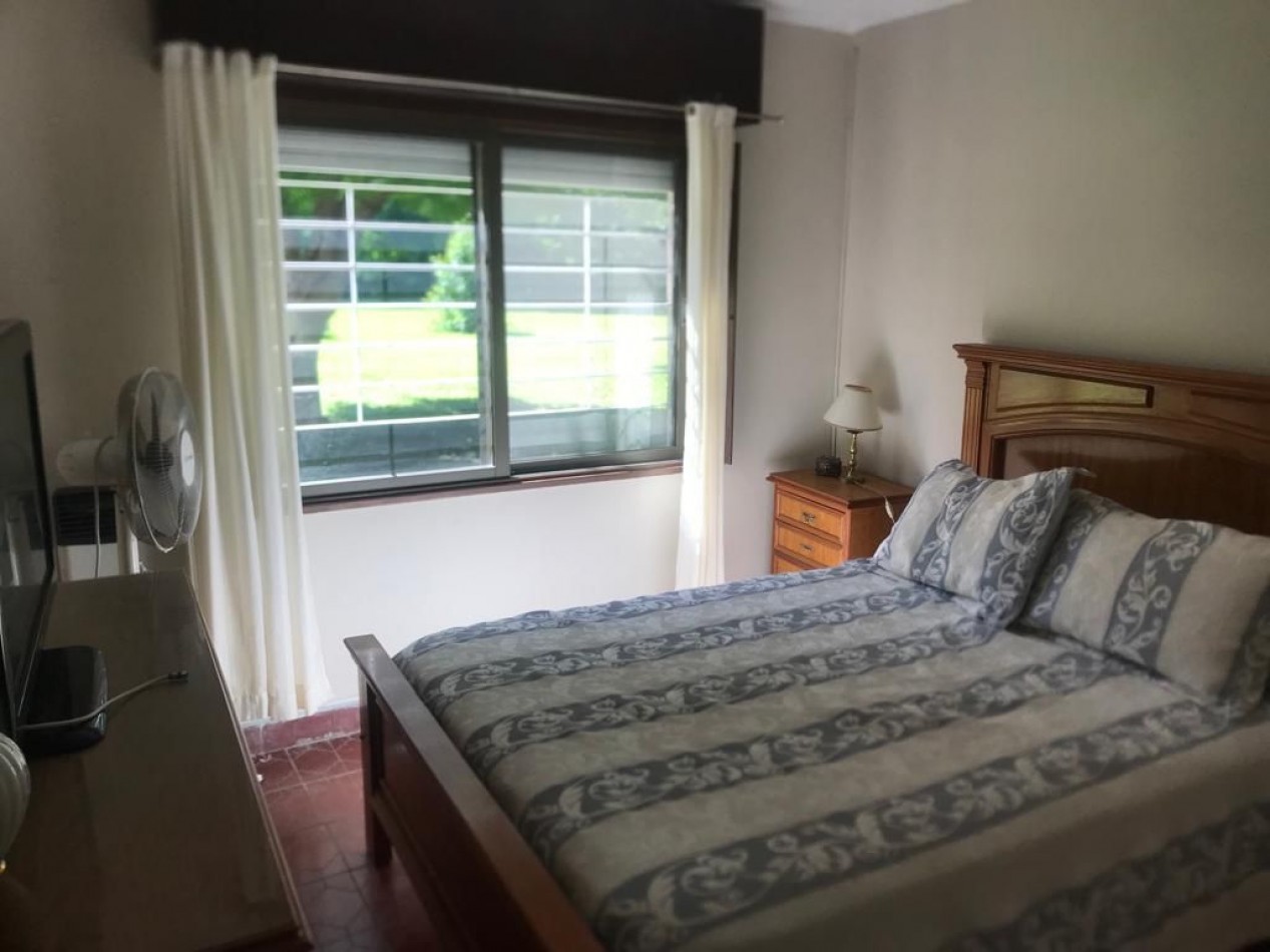 VENDE CHALET EN B. SARMIENTO