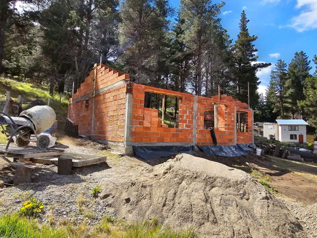 CASA DE 3 DORMITORIOS EN CONSTRUCCION EN ESQUEL CHUBUT 