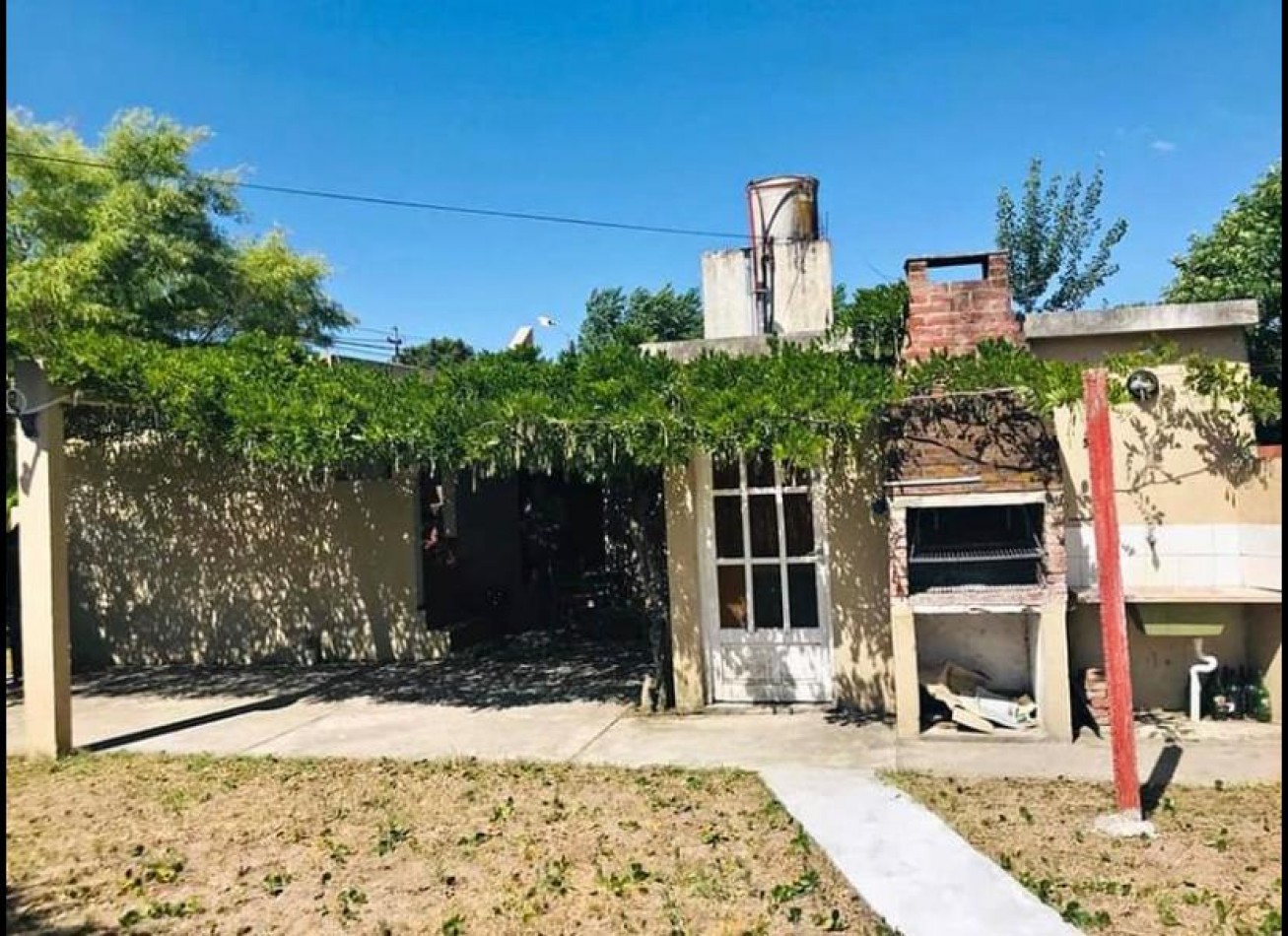 Casa 2 amb con Monoambiente sobre lote esquina