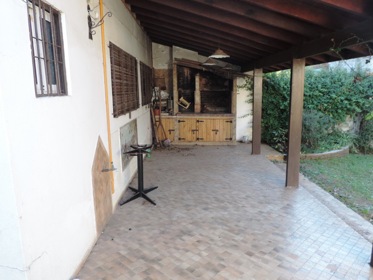 Chalet centrico de 4 Amb. con gran lote  