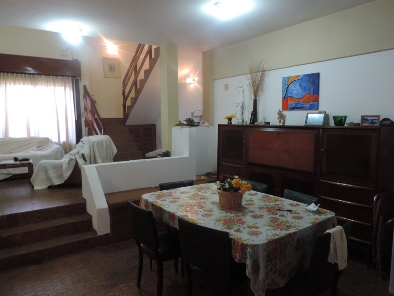 Chalet centrico de 4 Amb. con gran lote  