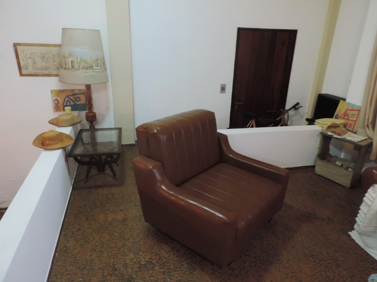 Chalet centrico de 4 Amb. con gran lote  