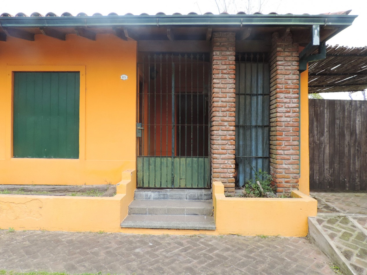 Casa estilo colonial con dos lotes 