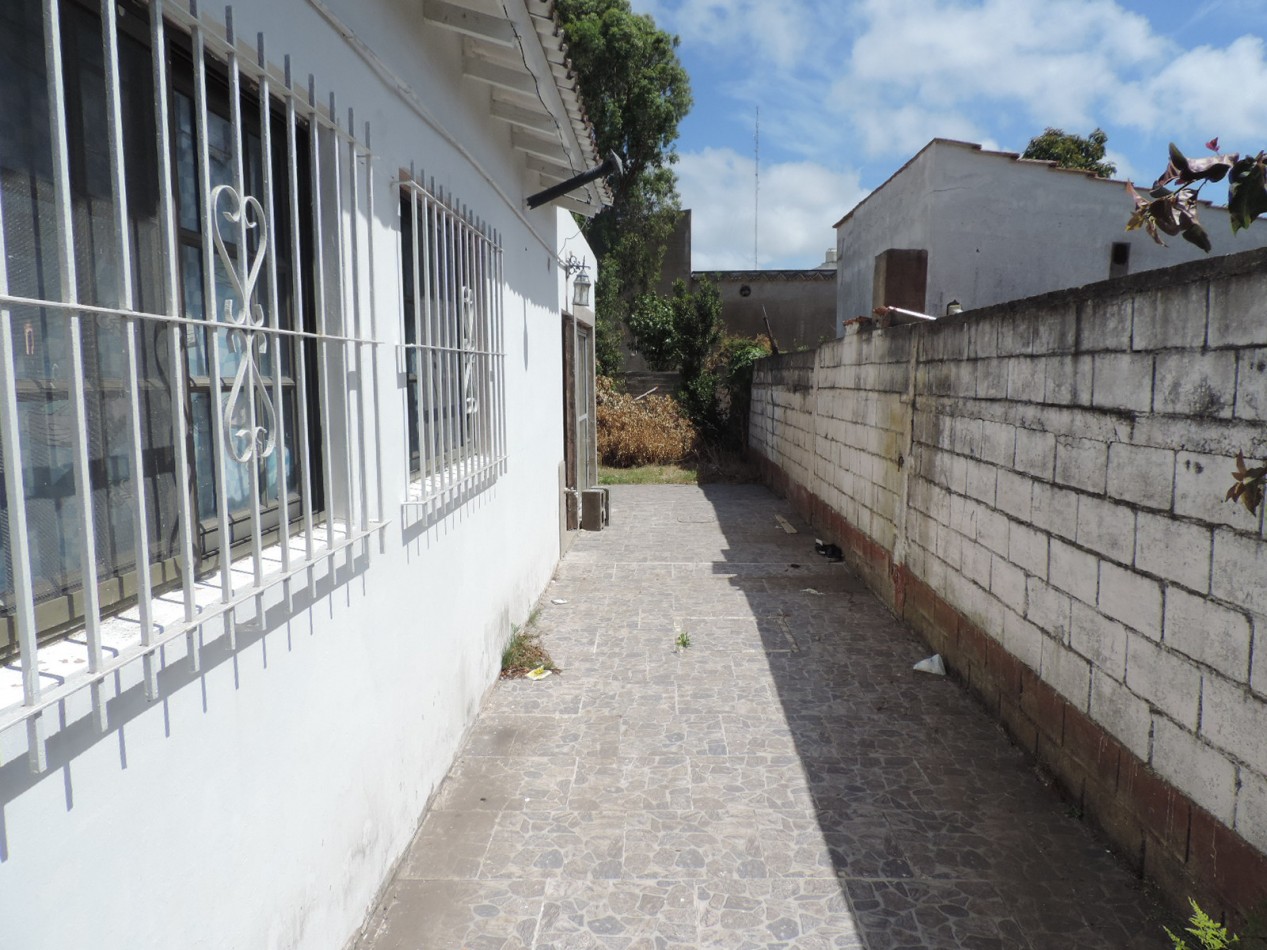 Lote 300M2 centrico con Casa a reciclar 