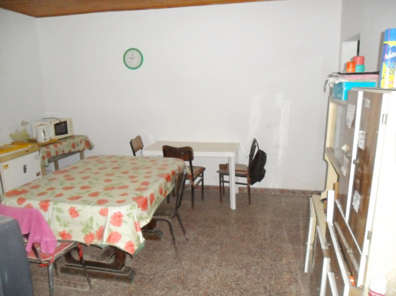 Oportunidad casa de 4 Amb con gran lote