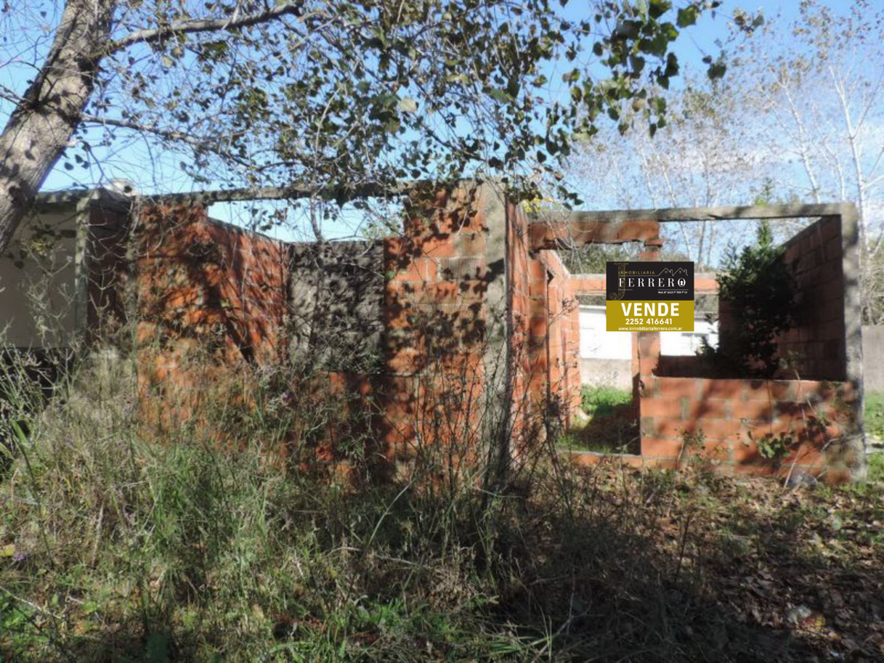 Lote con mejoras casita 3 Amb a terminar 