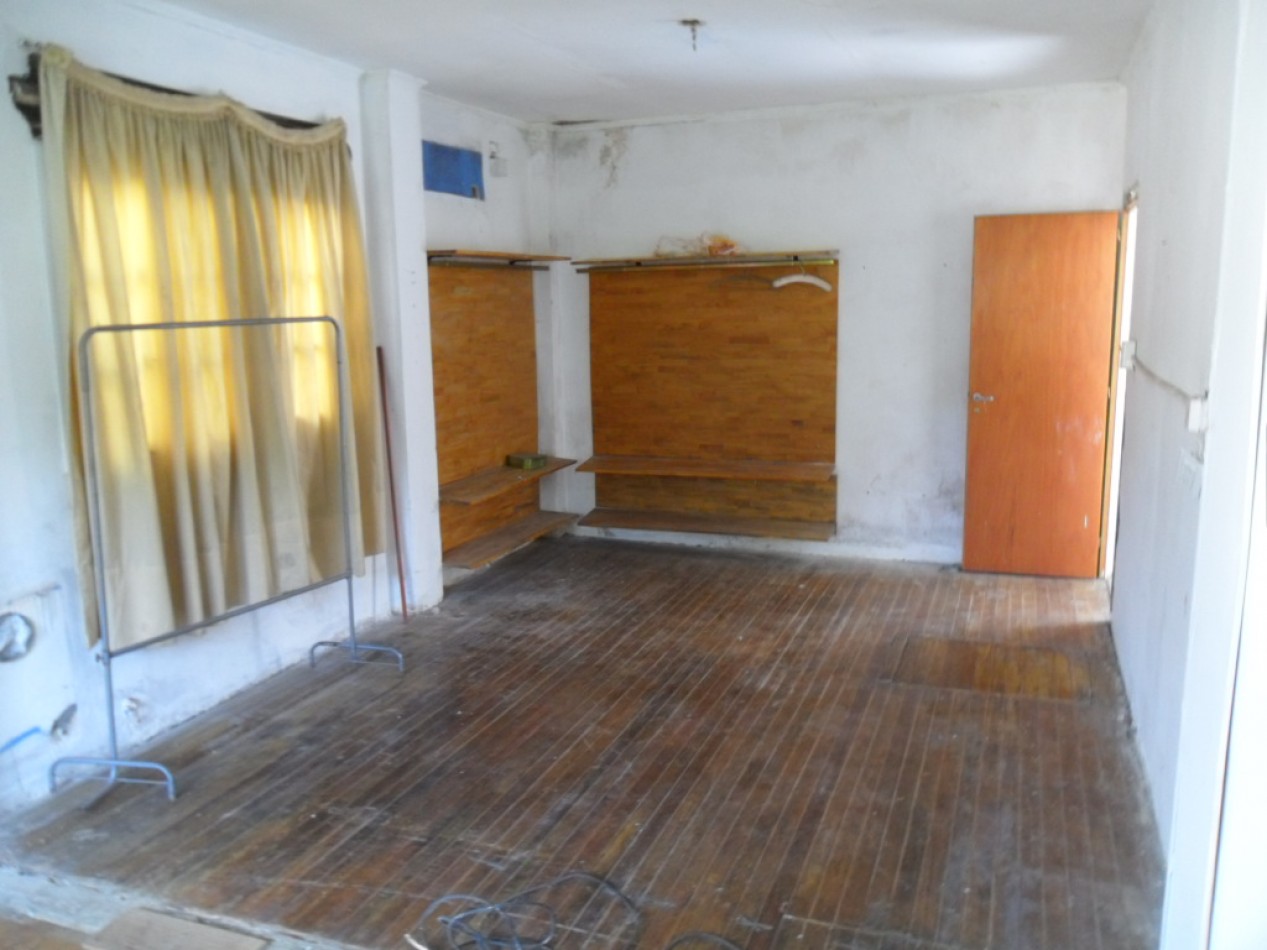 Lote 300M2 centrico con Casa a reciclar 