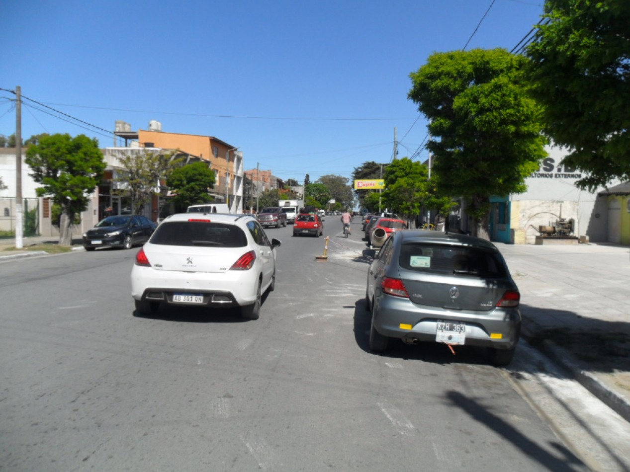 Depto. 2 Amb. con estacionamiento en plena Avda.