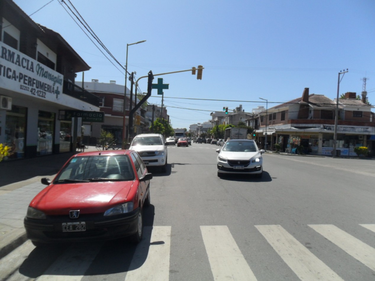 Depto. 2 Amb. con estacionamiento en plena Avda.