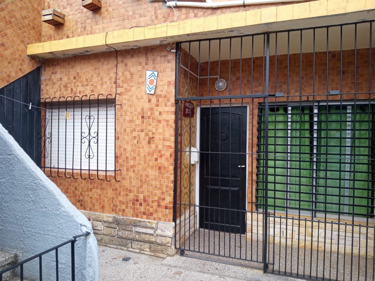 Complejo de DOS casas sobre calle UNO centro 