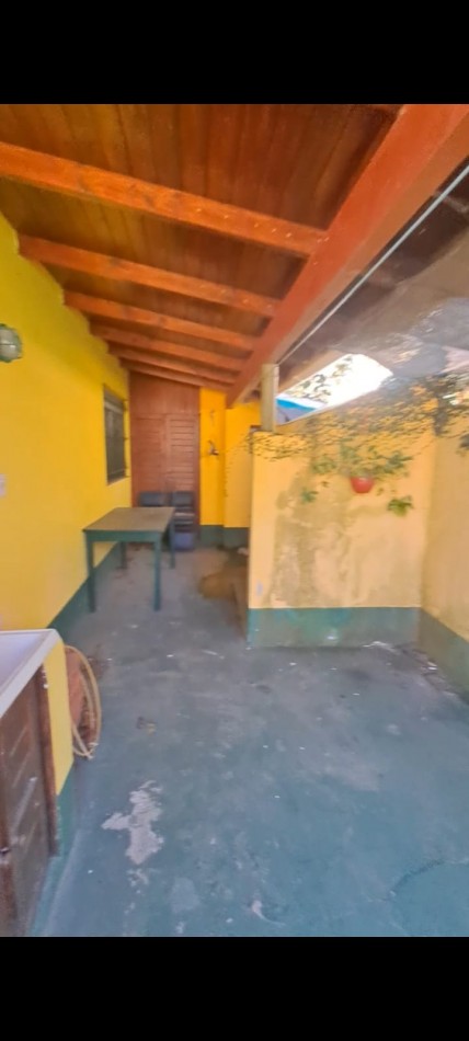 Dos Casas de 2 y 3 Amb sobre gran lote 