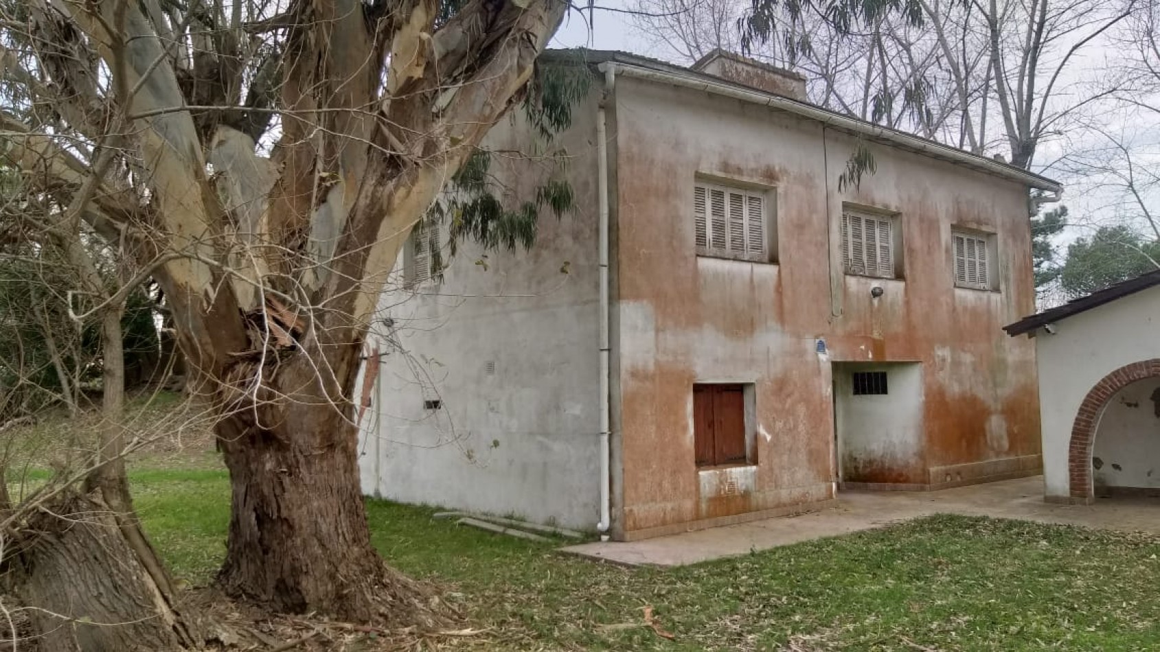 Lote 800 M2 con gran casa al fondo Zona Norte 