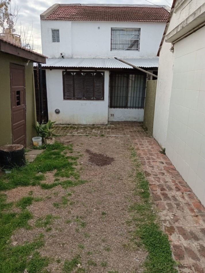 Casa 3 ambientes con Monoambiente centrico 