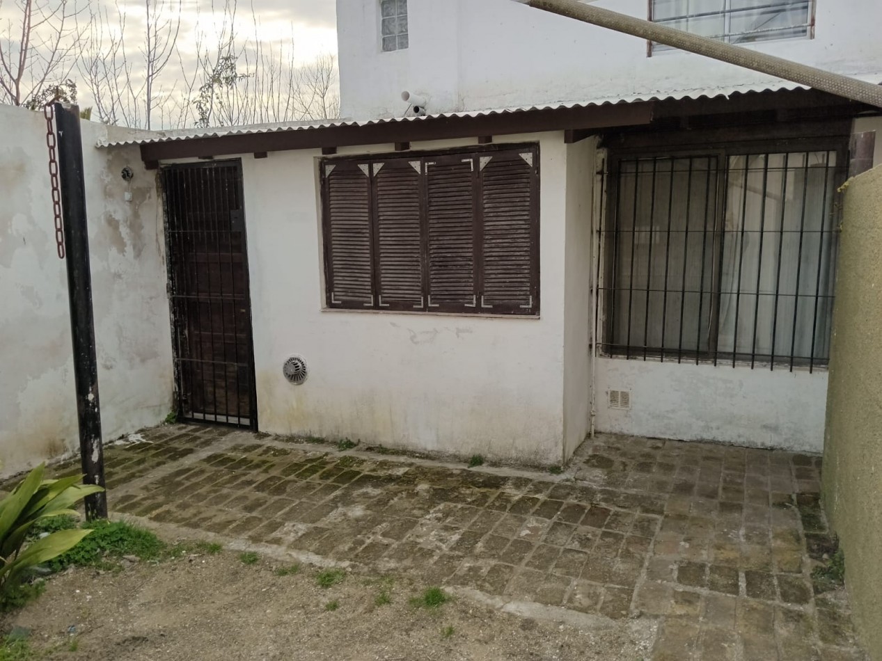 Casa 3 ambientes con Monoambiente centrico 
