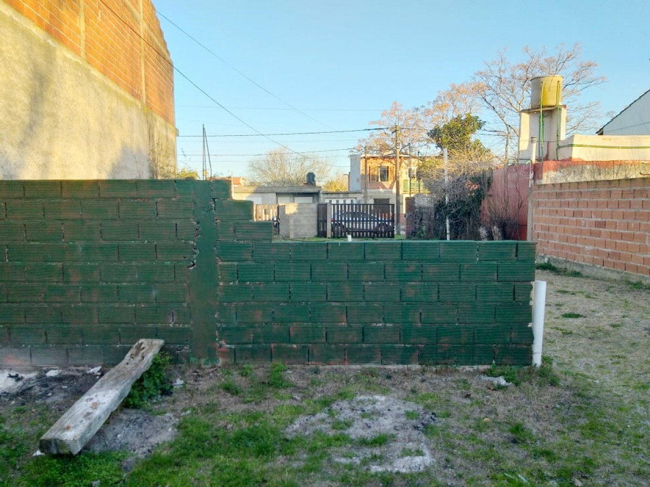 Amplia casa sobre lote de 360M2 