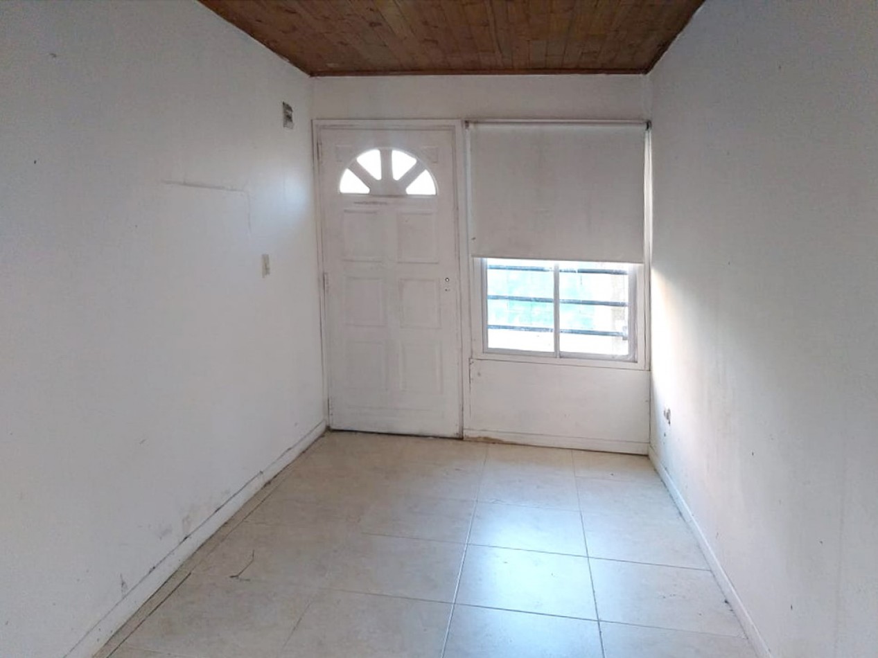 Amplia casa sobre lote de 360M2 