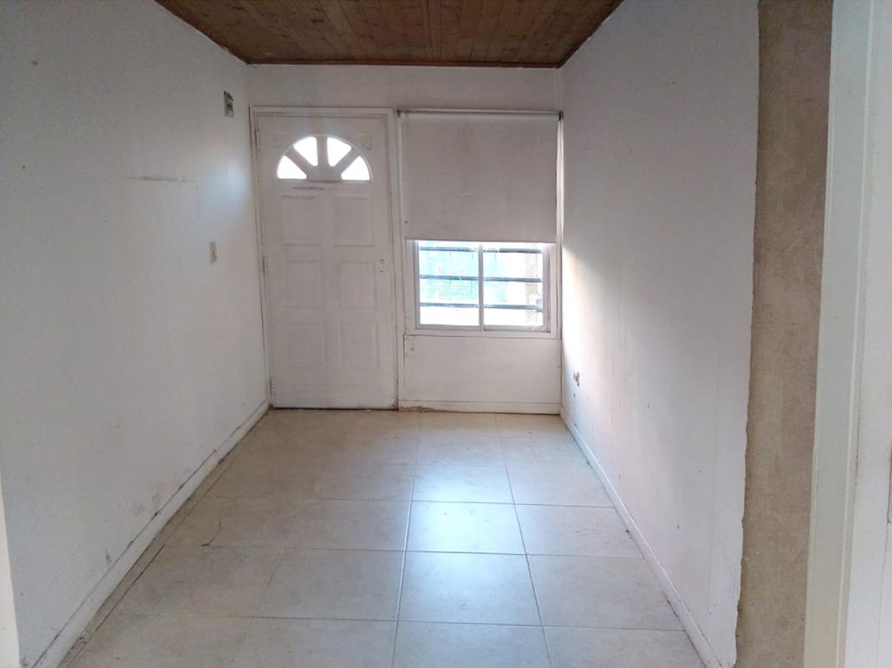 Amplia casa sobre lote de 360M2 