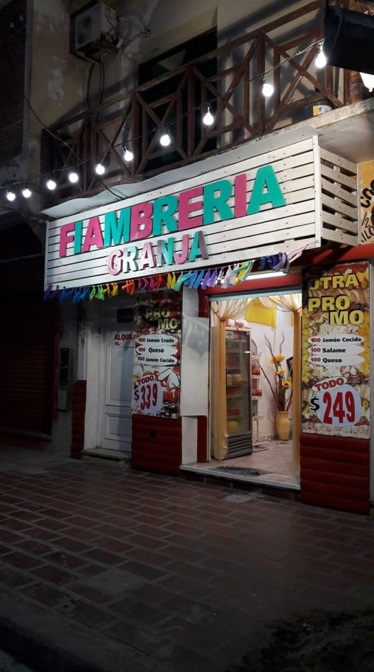 Local Fiambreria y Granja sobre peatonal 