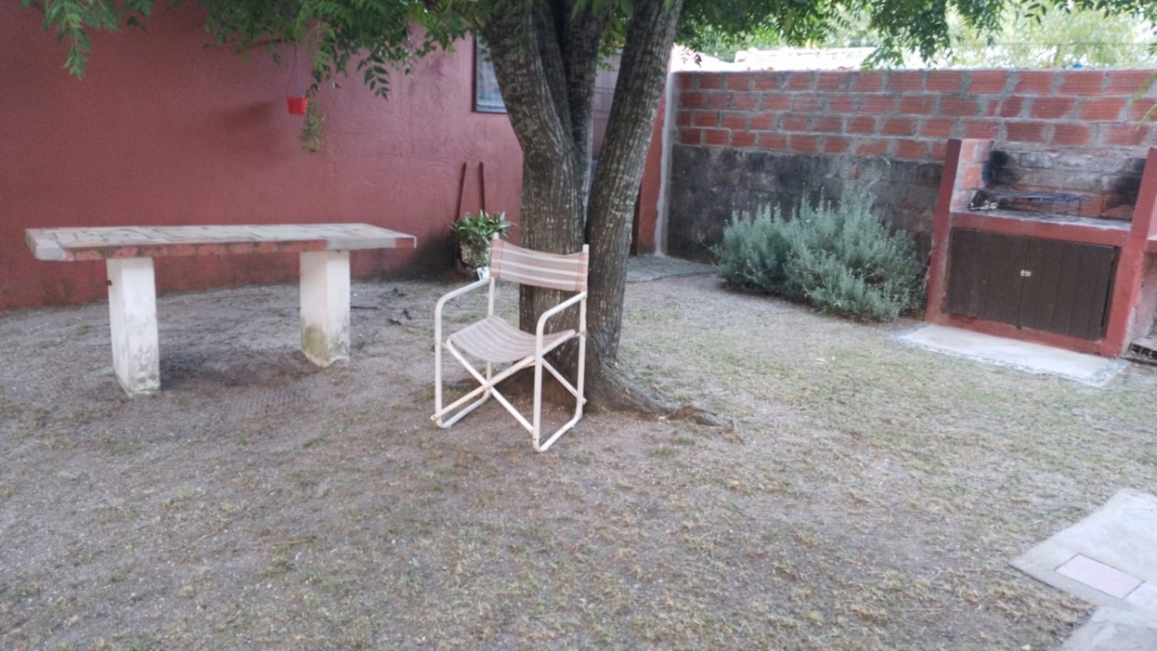 Casa 3 Amb + Depto. 2 Amb sobre lote de 267M2