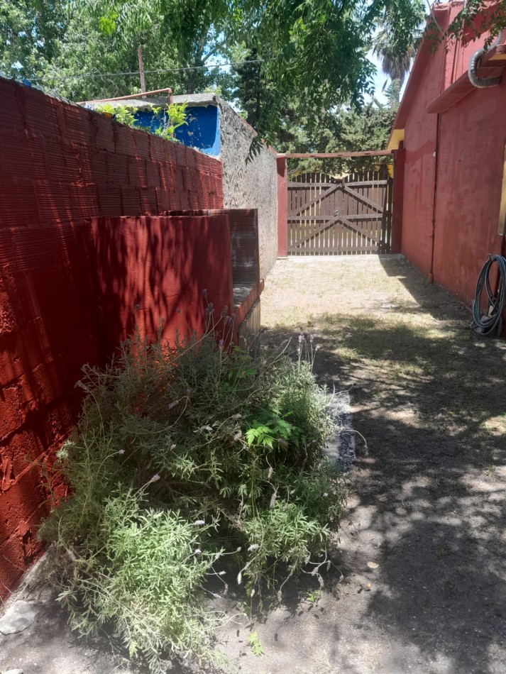 Casa 3 Amb + Depto. 2 Amb sobre lote de 267M2