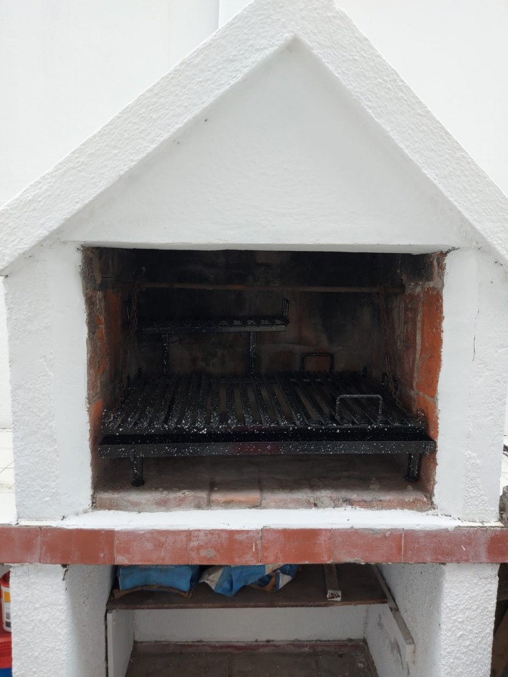 Depto en PB 2 amb. con patio en Plena Avda.