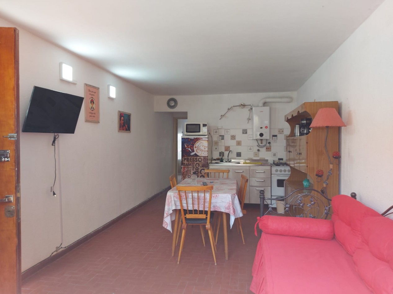 Depto en PB 2 amb. con patio en Plena Avda.