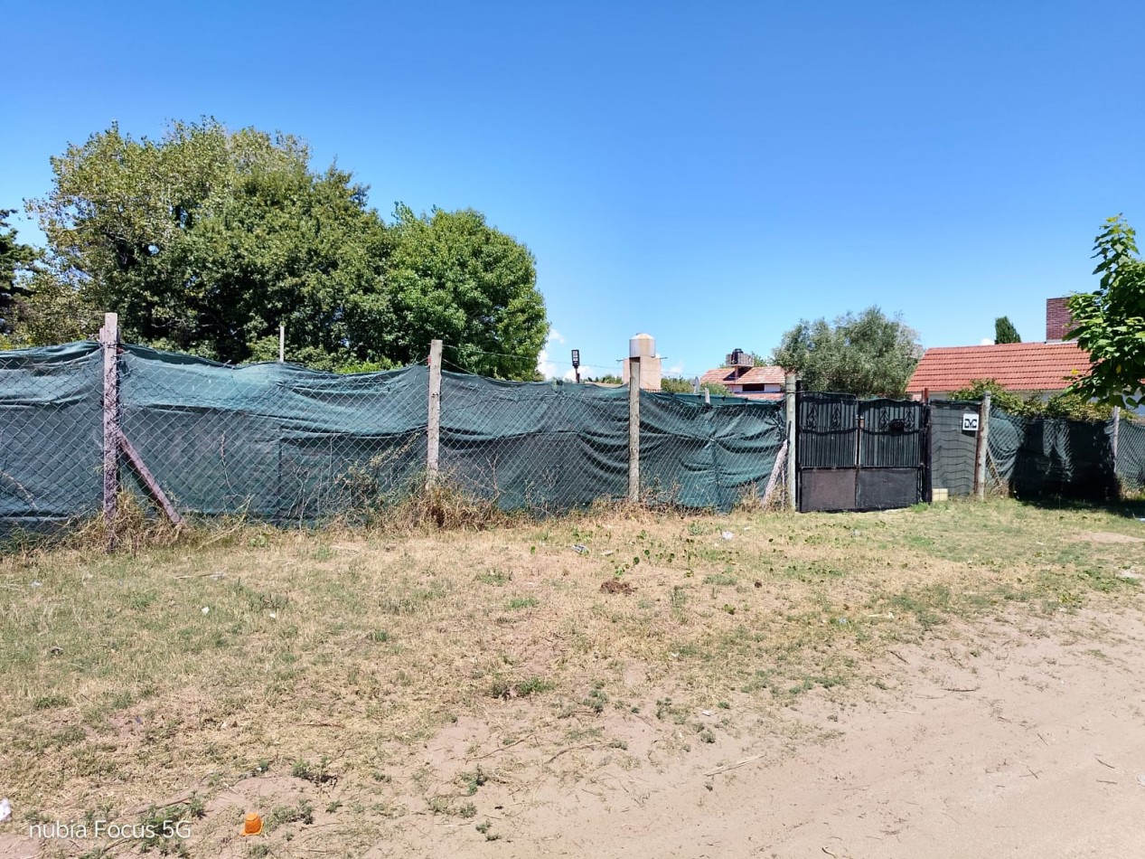 Gran Lote con mejoras centrico 