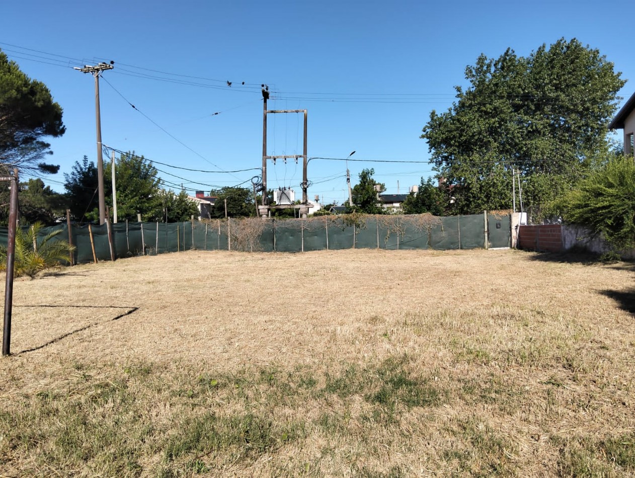 Gran Lote con mejoras centrico 