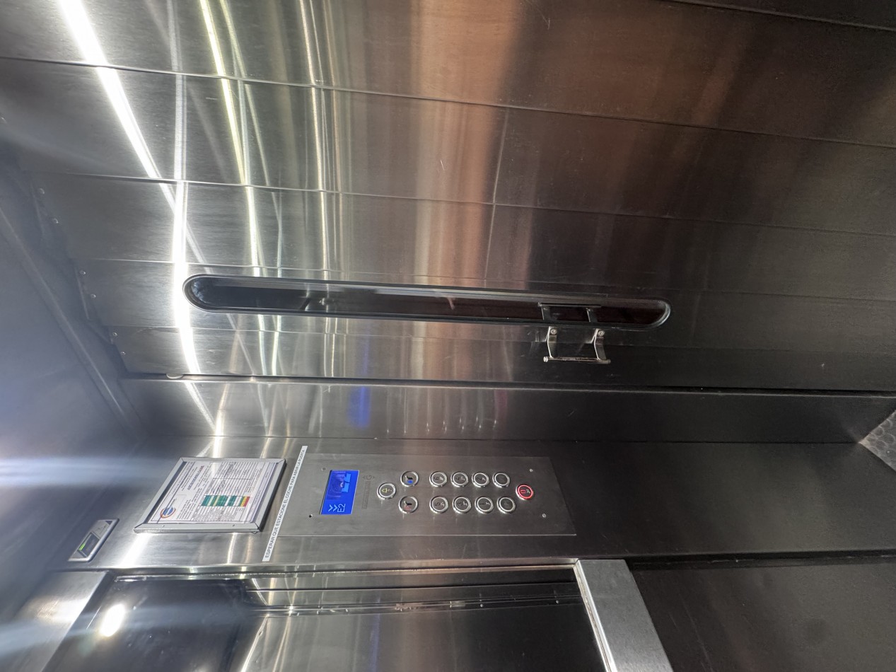 Depto 2 Amb con 2 cocheras 