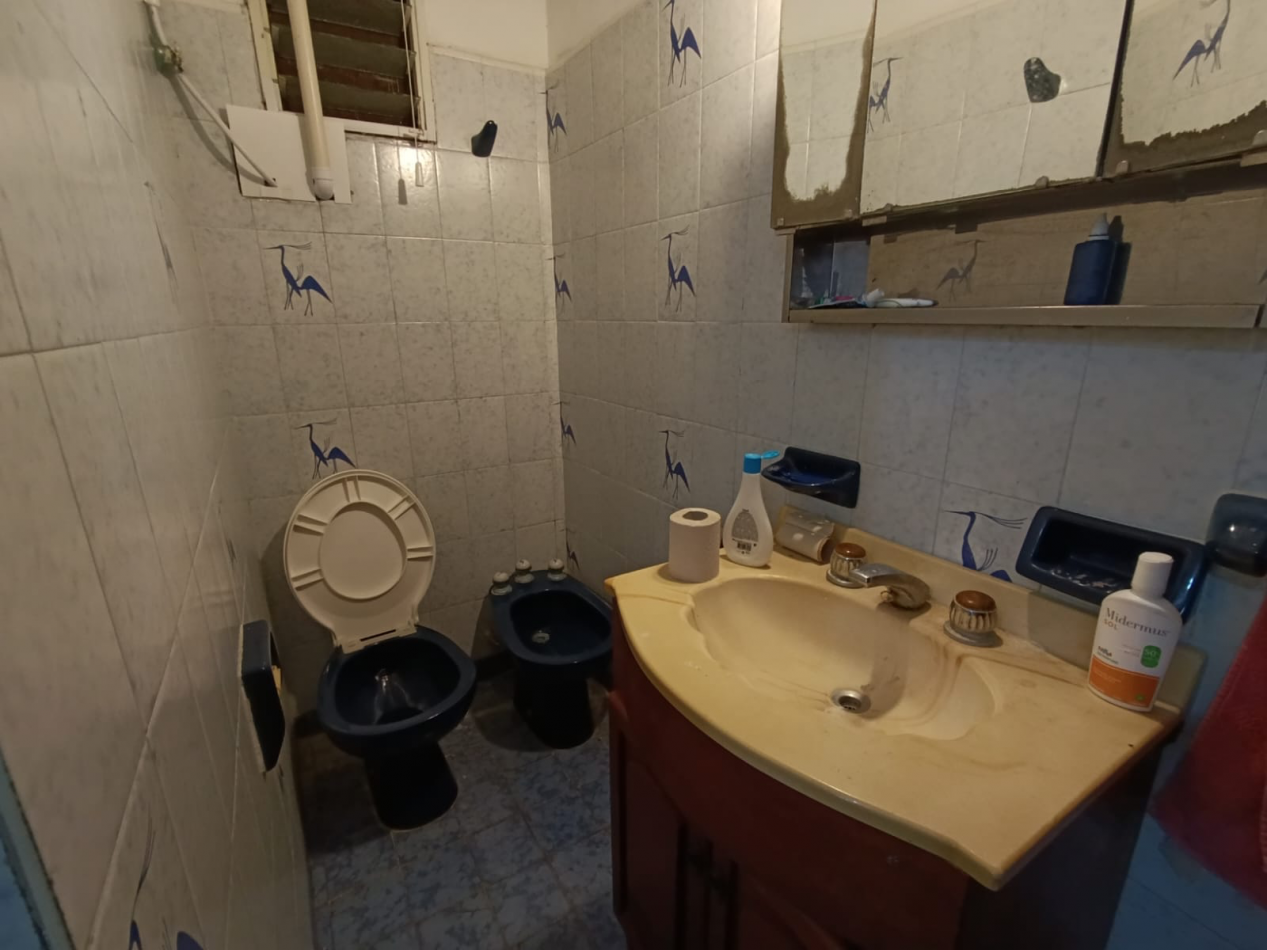 Local Fiambreria y Granja sobre peatonal 