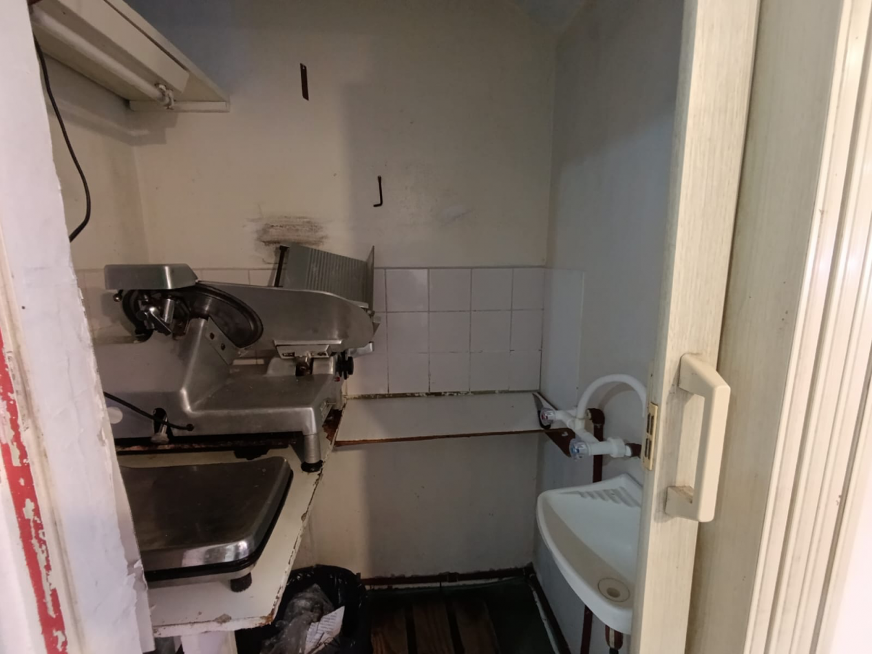 Local Fiambreria y Granja sobre peatonal 