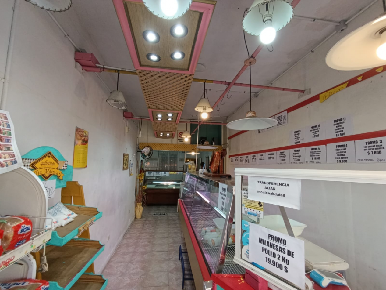 Local Fiambreria y Granja sobre peatonal 