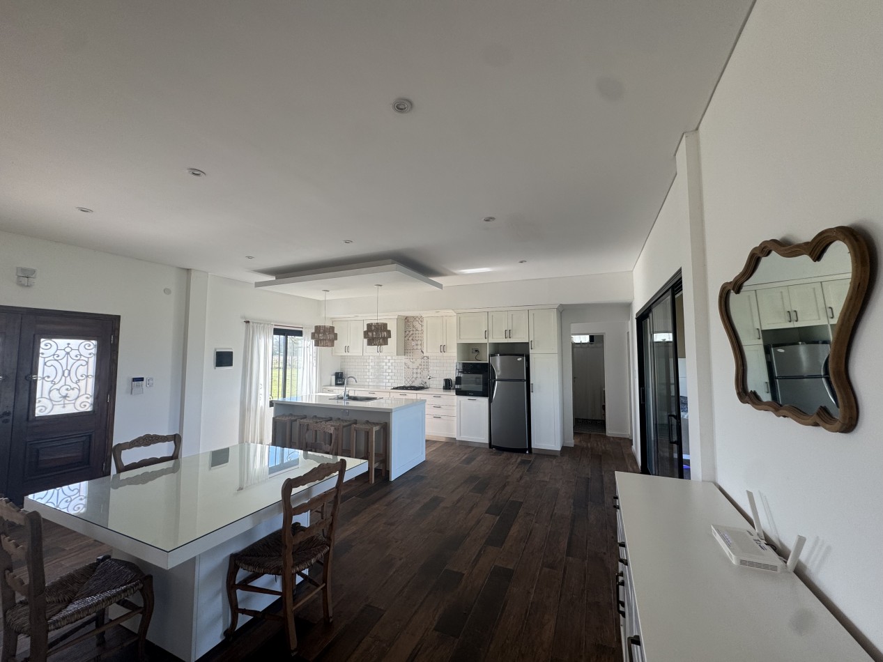 Soñada Chacra 17.000M2 con moderna Casa 5 Amb