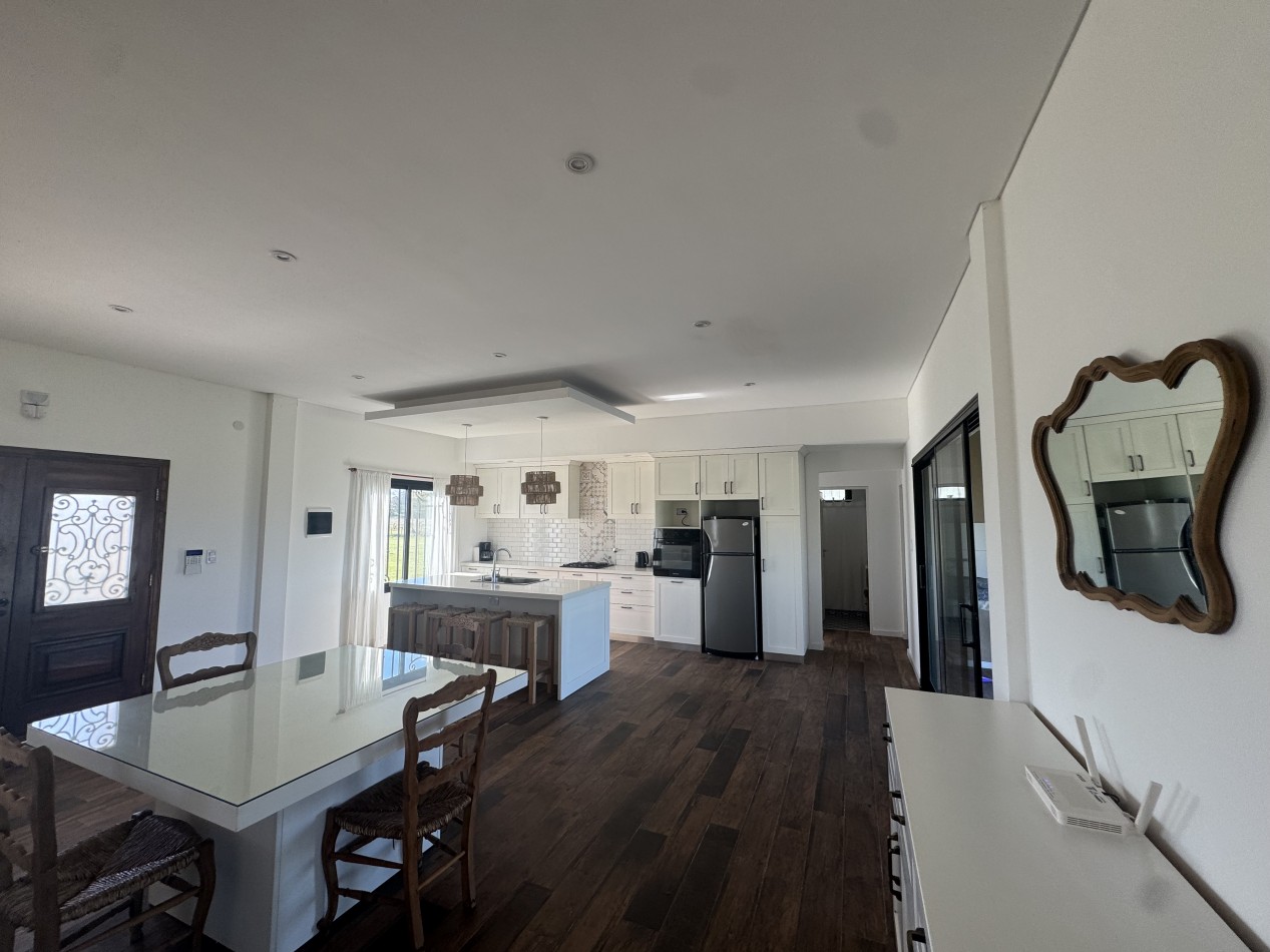 Soñada Chacra 17.000M2 con moderna Casa 5 Amb