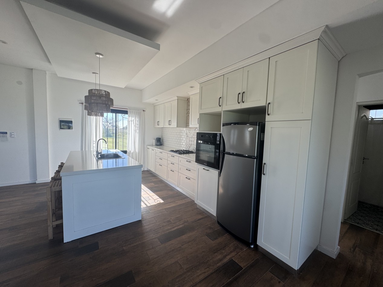 Soñada Chacra 17.000M2 con moderna Casa 5 Amb