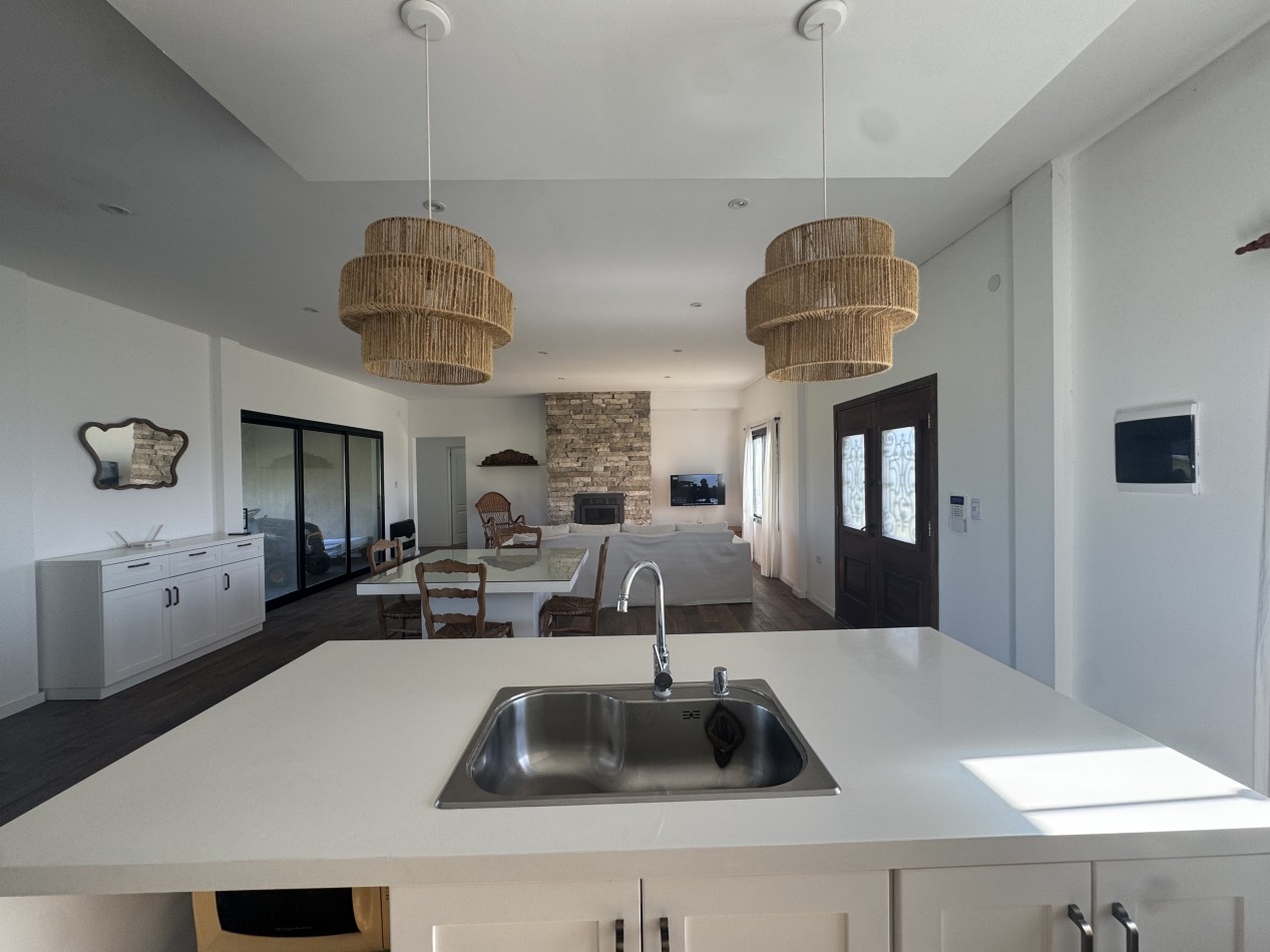 Soñada Chacra 17.000M2 con moderna Casa 5 Amb