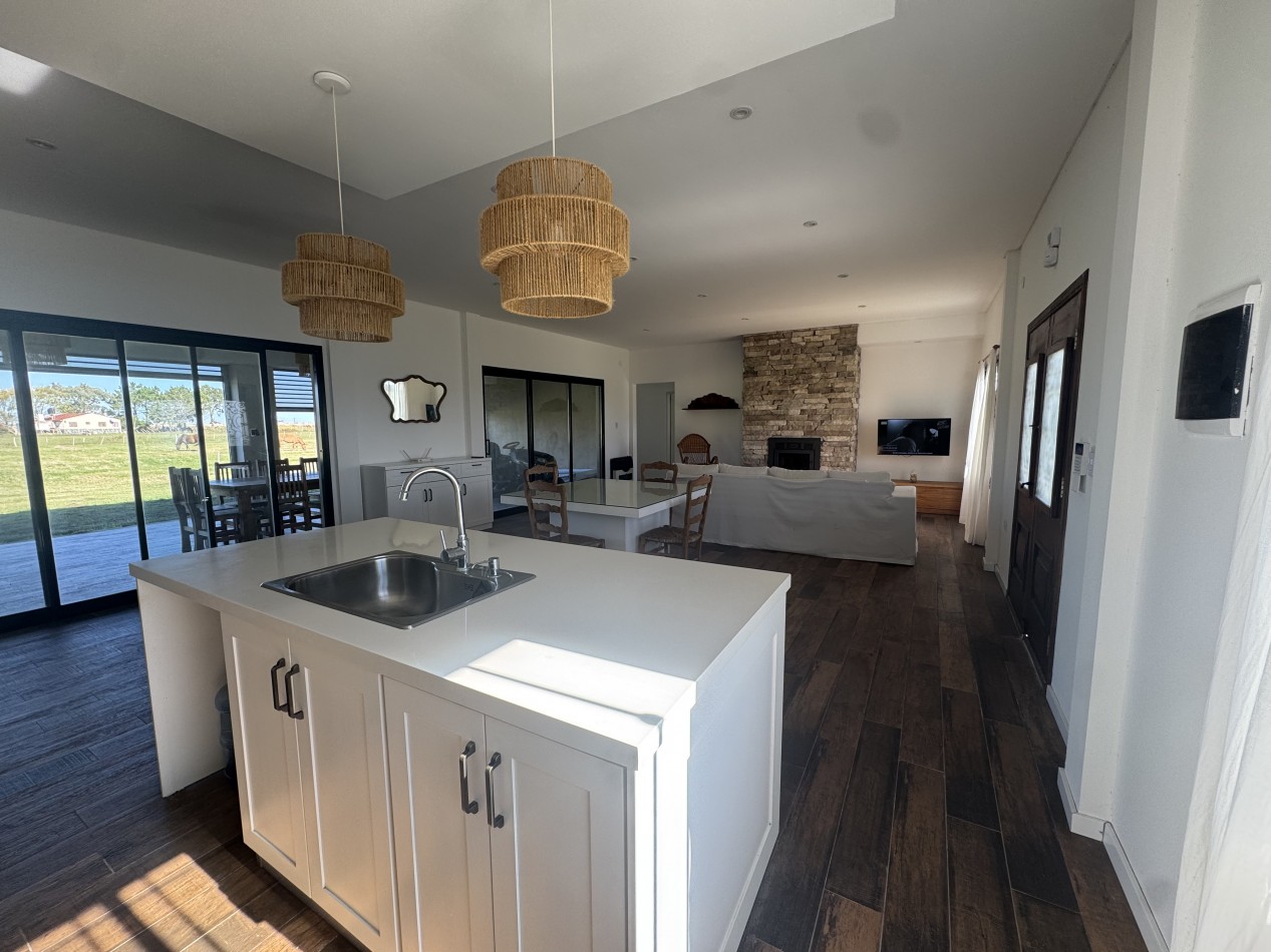 Soñada Chacra 17.000M2 con moderna Casa 5 Amb
