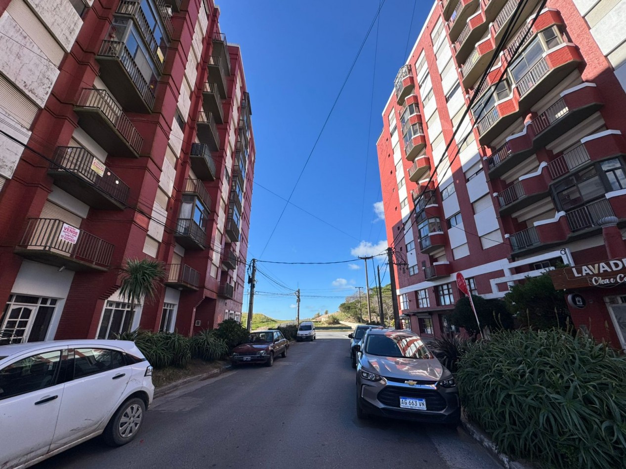 Venta de Local Comercial de 49 m² - No Incluye Fondo de Comercioq