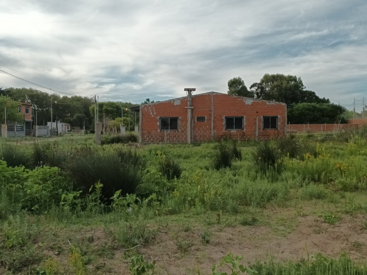 Casa 3 Amb a terminar sobre lote de 696 M2 en Tala sur