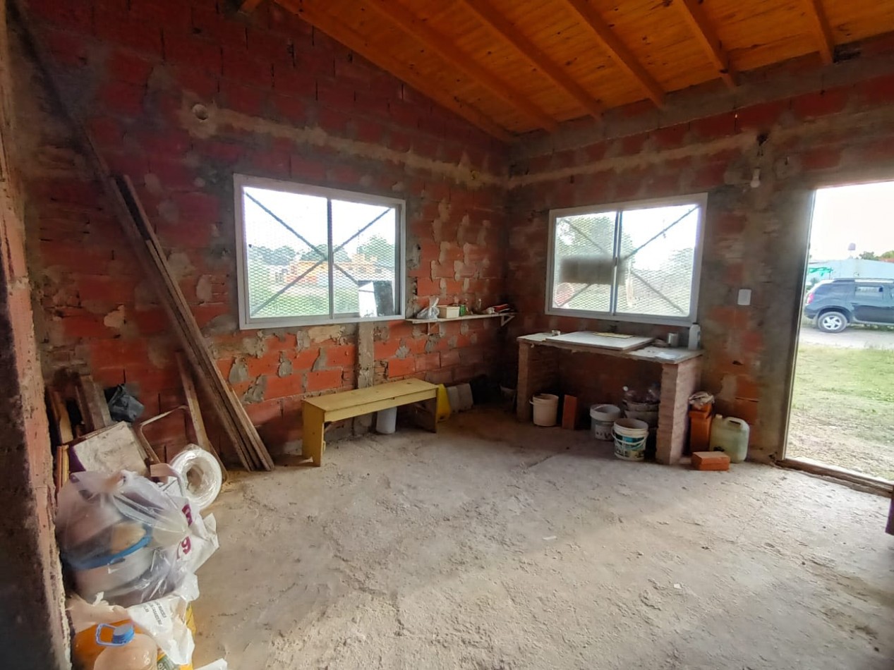 Casa 3 Amb a terminar sobre lote de 696 M2 en Tala sur