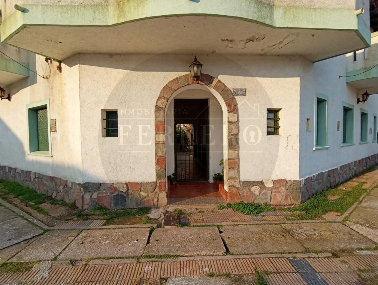2 Ambientes en Primer Piso - Estilo Colonial y Excelente Ubicacion