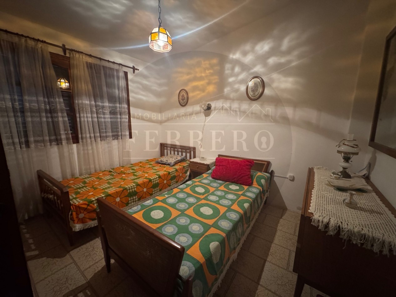 Propiedad Multifuncional con Tres Espacios Habitables y Gran Lote de 1.100m2