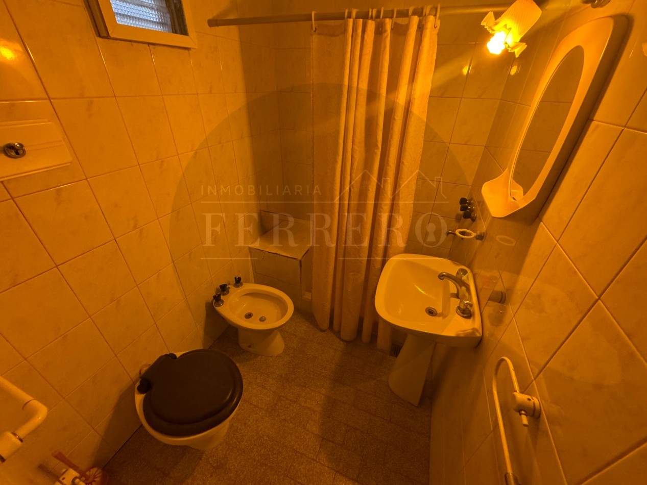 Propiedad Multifuncional con Tres Espacios Habitables y Gran Lote de 1.100m2