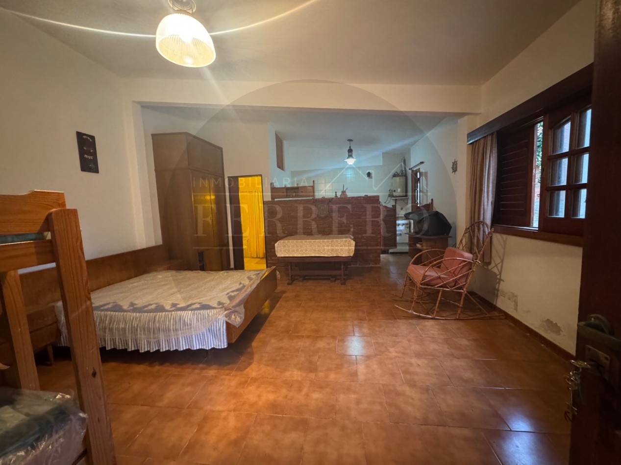 Propiedad Multifuncional con Tres Espacios Habitables y Gran Lote de 1.100m2