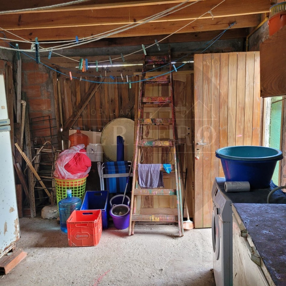 Casa 4 Ambientes sobre Avenida Principal - Gran Potencial