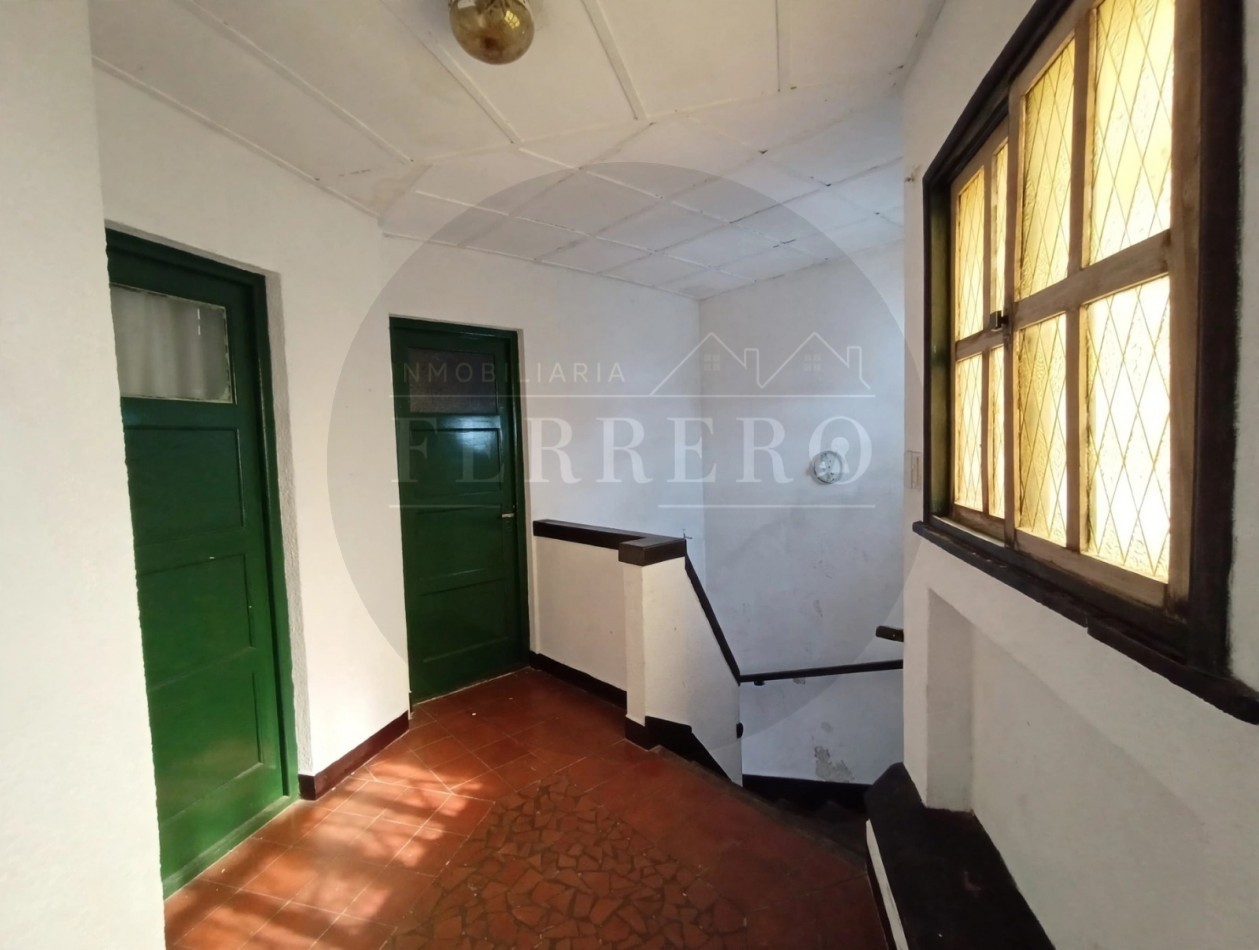 2 Ambientes en Primer Piso - Estilo Colonial y Excelente Ubicacion