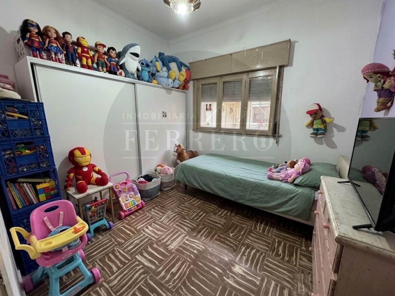 Casa en Esquina con Garaje, Patio y Terraza en Zona Plaza Pereira 