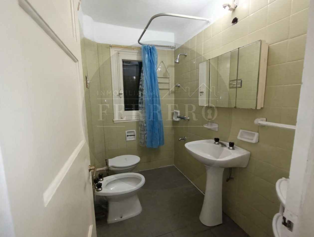 2 Ambientes en Primer Piso - Estilo Colonial y Excelente Ubicacion