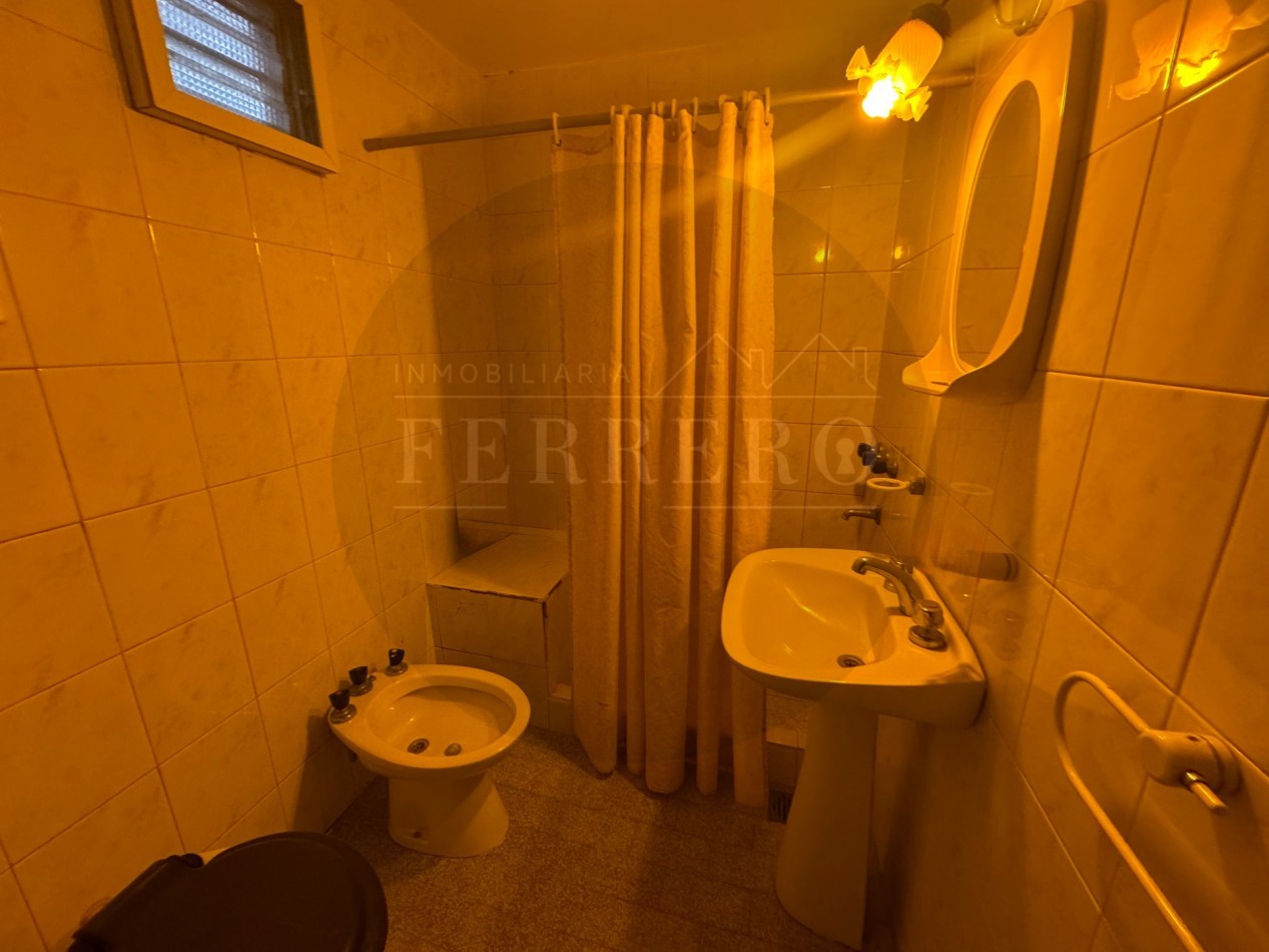 Propiedad Multifuncional con Tres Espacios Habitables y Gran Lote de 1.100m2